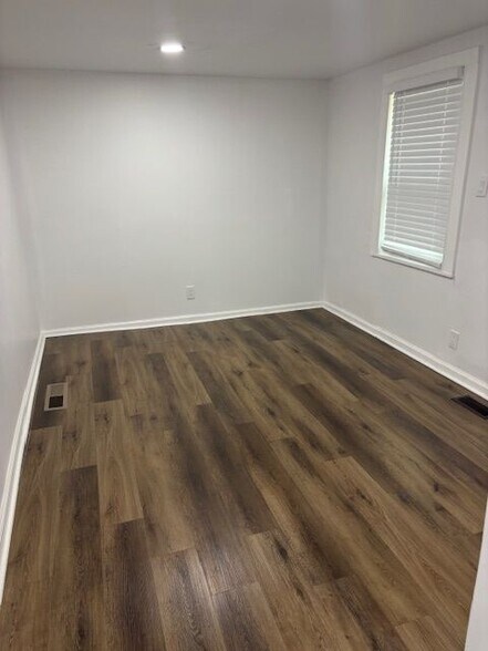 Building Photo - 2523 Hood Ave NW