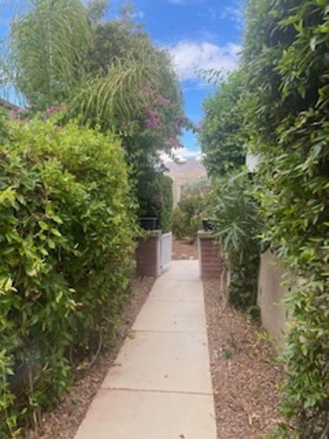 Building Photo - Tucson National Fully Furnished Home on the Golf Course