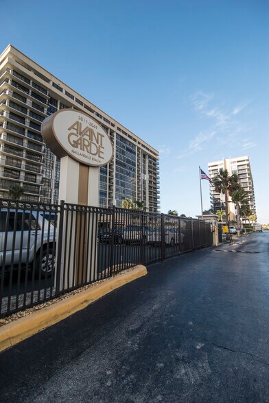 Building Photo - 2017 S Ocean Dr
