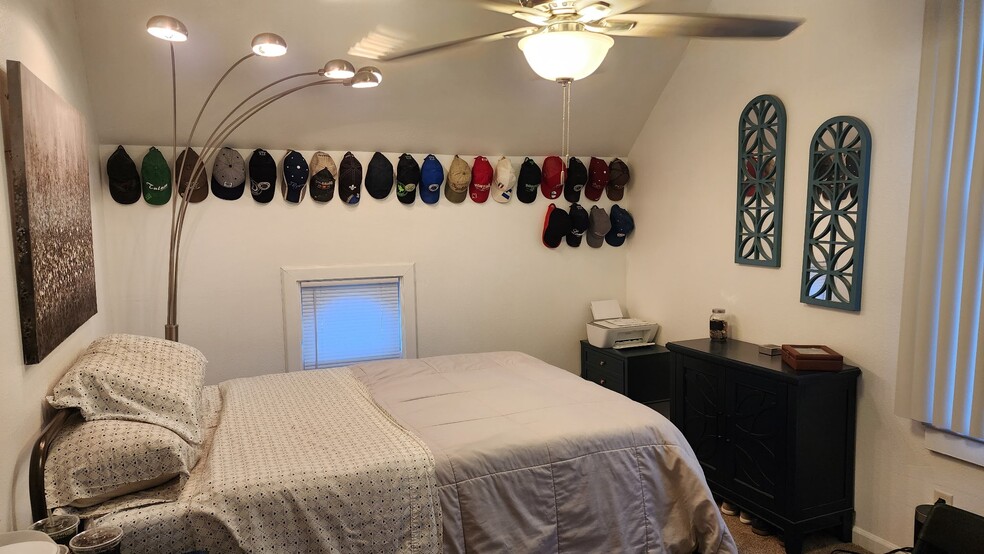 Bedroom - 104 N H St