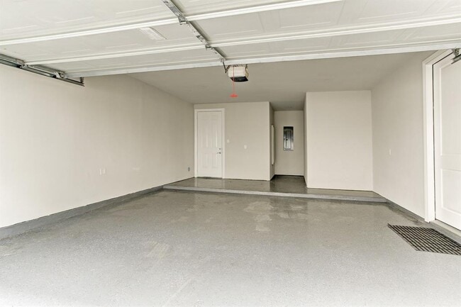 Building Photo - 324 W 20th St