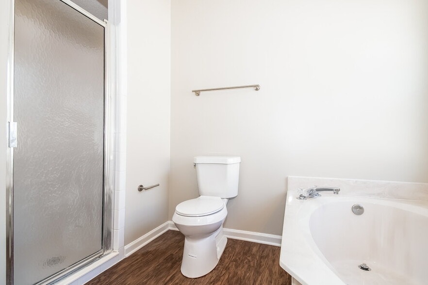 Building Photo - 1748 Northglen Cir