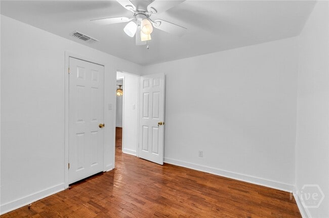 Building Photo - 819 W 51st St