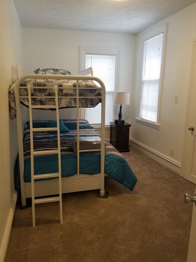 Building Photo - Downtown 2 Story Cottage Monthly Grand Rapids Rental