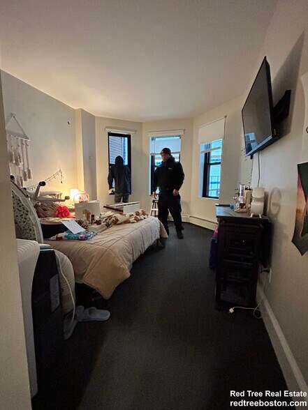 Building Photo - 845 Beacon St