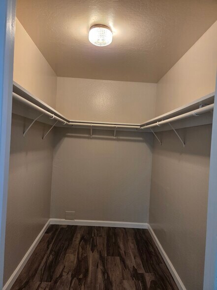 Building Photo - 25684 Spring Dr