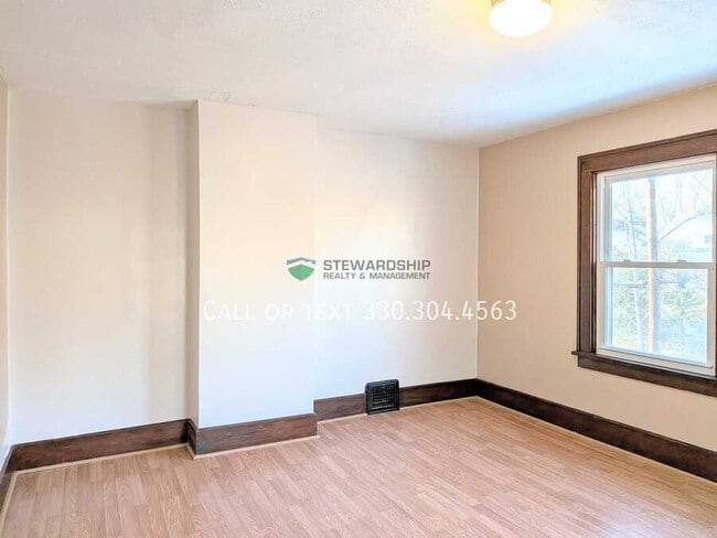 Building Photo - 1410 16th St NW