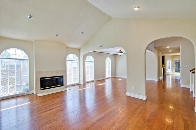 Building Photo - Gorgeous Willow Glen Two Story Home Availa...