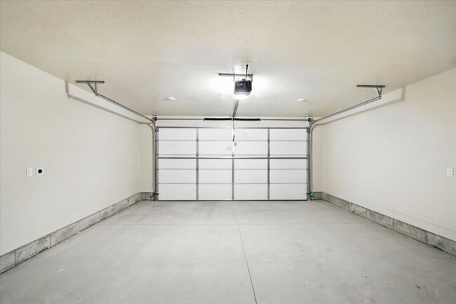 Building Photo - Eastside View Townhomes