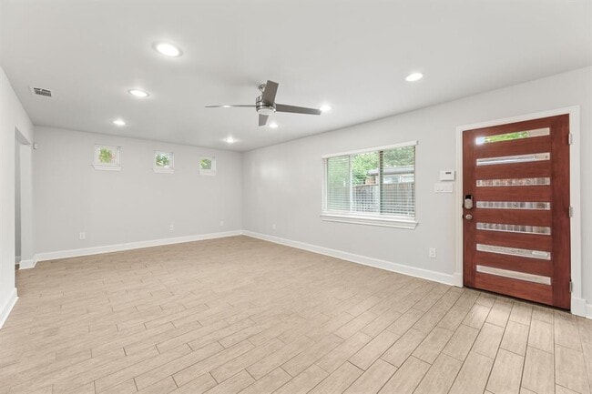 Building Photo - 2309 Newfield Ln