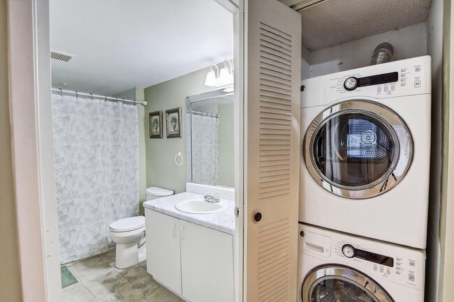 Building Photo - 1500 SW 131st Way