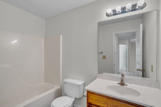 Building Photo - 4401-4403-4403 Cheryl Ct