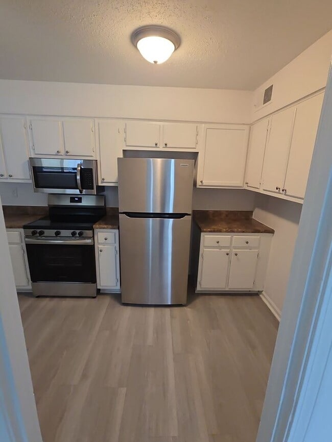 Building Photo - 5008 Clear Creek Dr