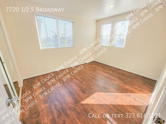 Building Photo - 7720 1/2 S Broadway-