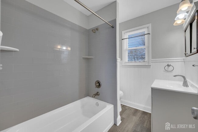 Building Photo - 207 Gertrude Terrace