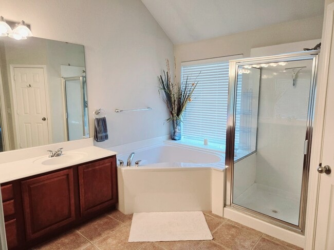 Building Photo - 10605 Lord Derby Dr