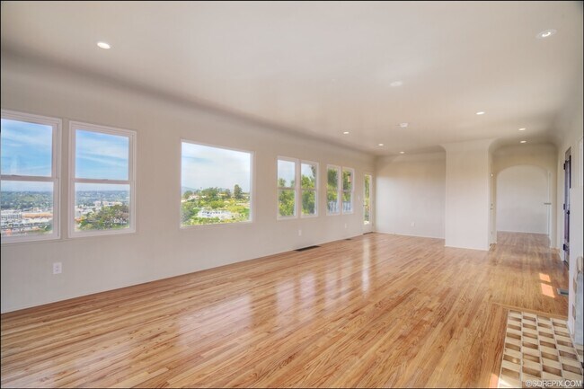 Building Photo - Modern 2 bedroom 2 bath home in Kensington Heights!