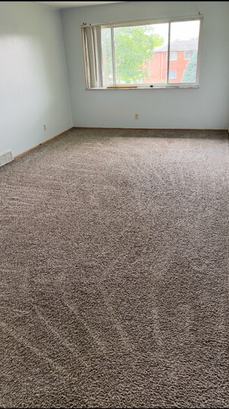 Building Photo - 715 Thompson Dr