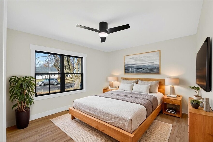 Building Photo - 305 N Shuman St