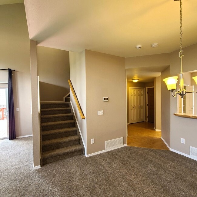 Building Photo - Beautiful home in Briargate Fairfax - D20 - ready to move in NOW!