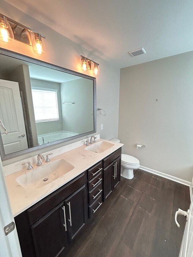 Building Photo - 3 Bedroom/ 2.5 Bathroom Berwick area in Sa...