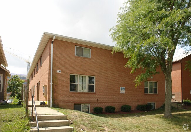 Primary Photo - 235-237 W Norwich Ave