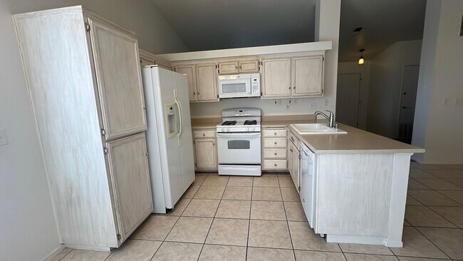 Building Photo - Single Story Rosamond home