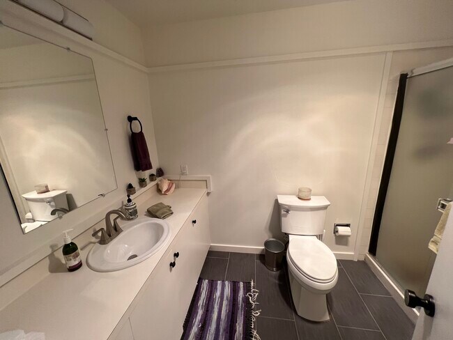 Building Photo - 15 Sulgrave Ln