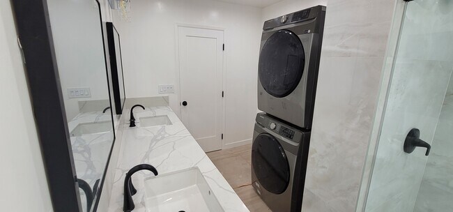 Master bathroom - 1300 Midvale Ave