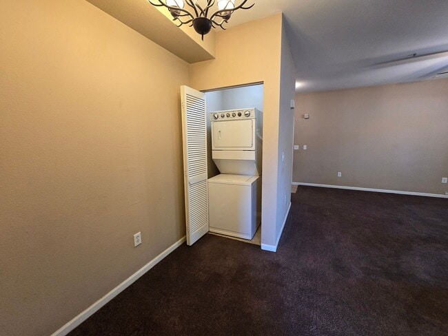 Building Photo - CANYON CREST CONDO