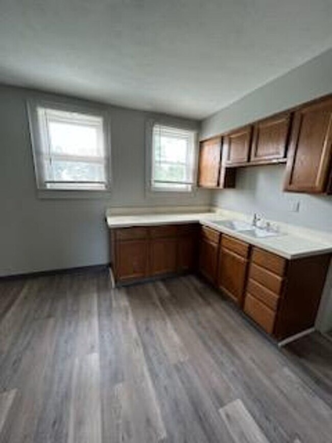 Building Photo - Joughin600