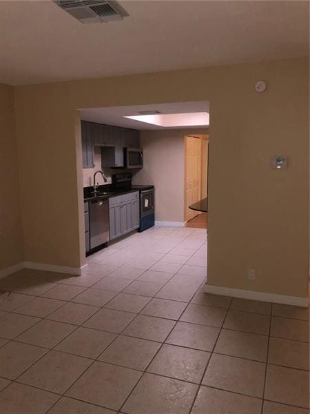 Building Photo - 3200 NE 13th Ave