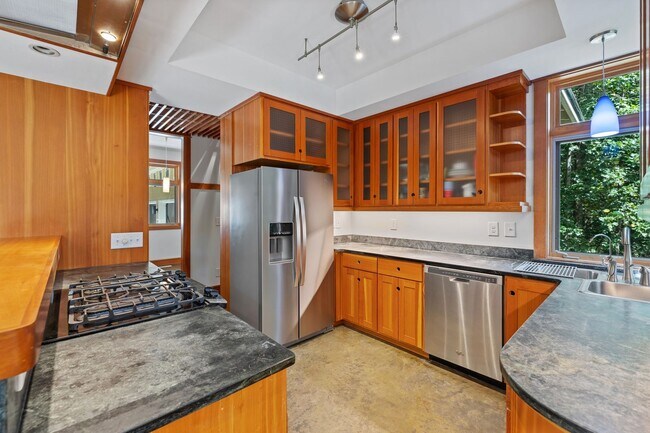 Building Photo - 817 Oasis Dr