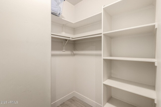 Building Photo - 945 E Playa Del Norte Dr
