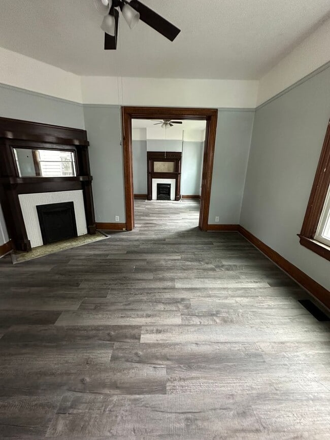 Building Photo - Beautiful Spacious 1 Bedroom Apt. Lower Un...