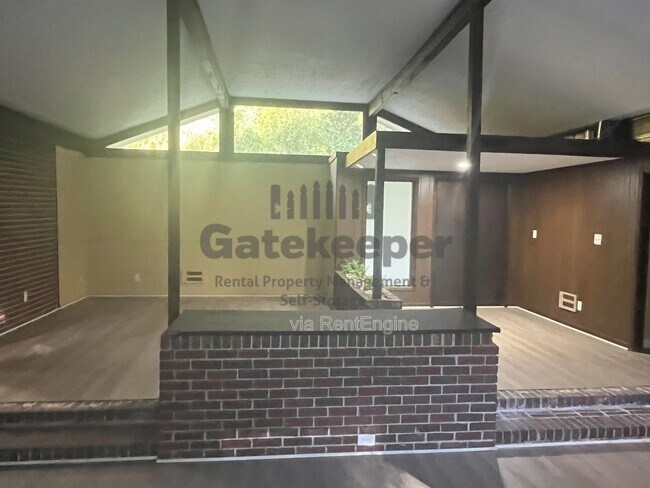 Building Photo - 163 Old Norton Rd