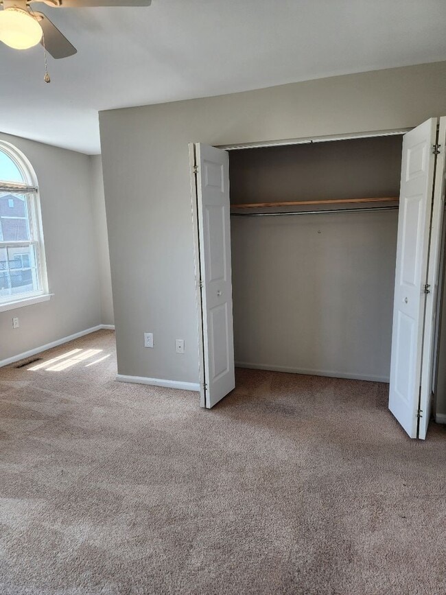 Building Photo - COMING SOON - TOWNHOUSE IN NEWARK/BEAR AREA