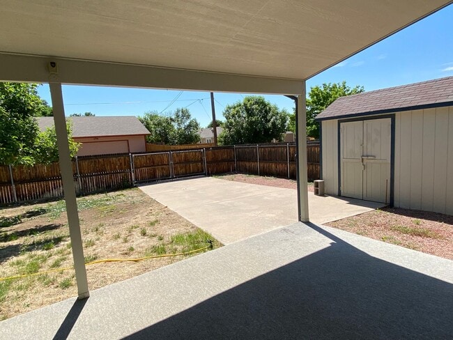 Building Photo - 3 Bedroom 2 Bath home