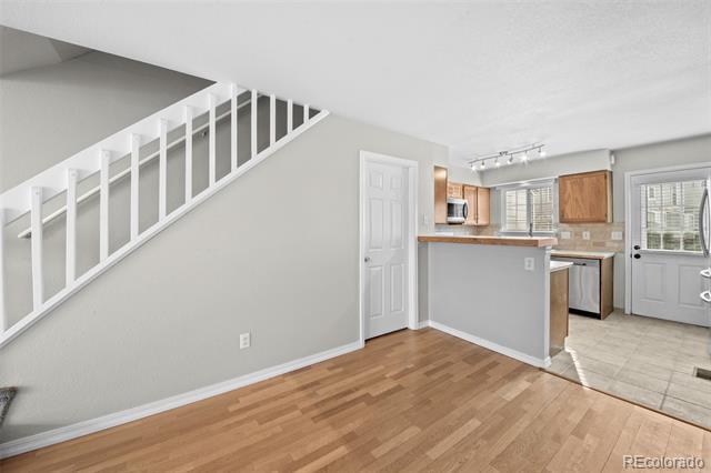 Building Photo - 10857 Summerset Way