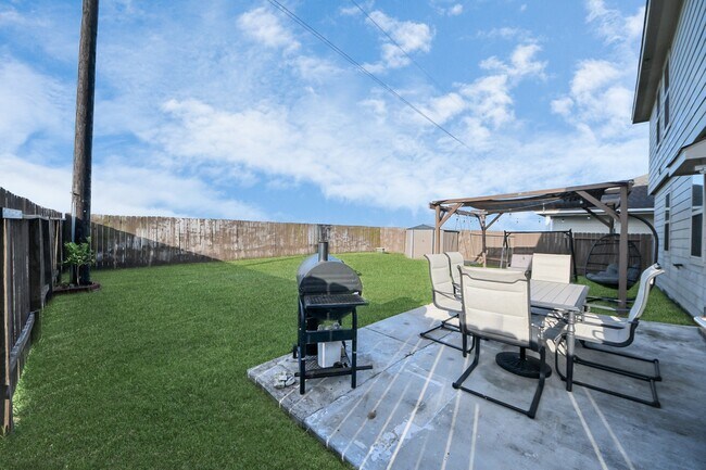 Building Photo - 21303 Bellaria Summit Trail