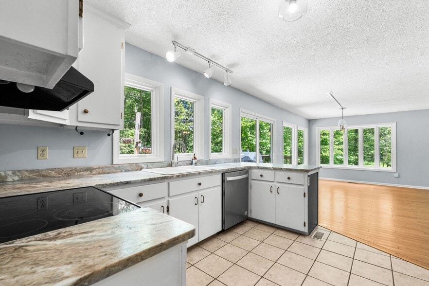 Building Photo - 864 Trojan Horse Cir