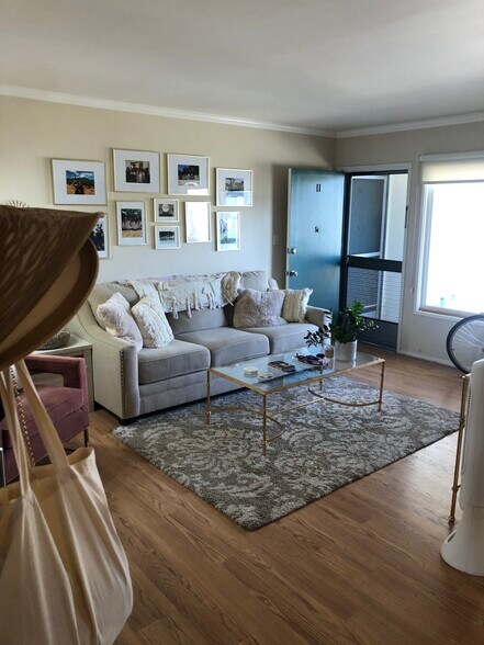 Living Room (View 1) - 2041 Euclid St