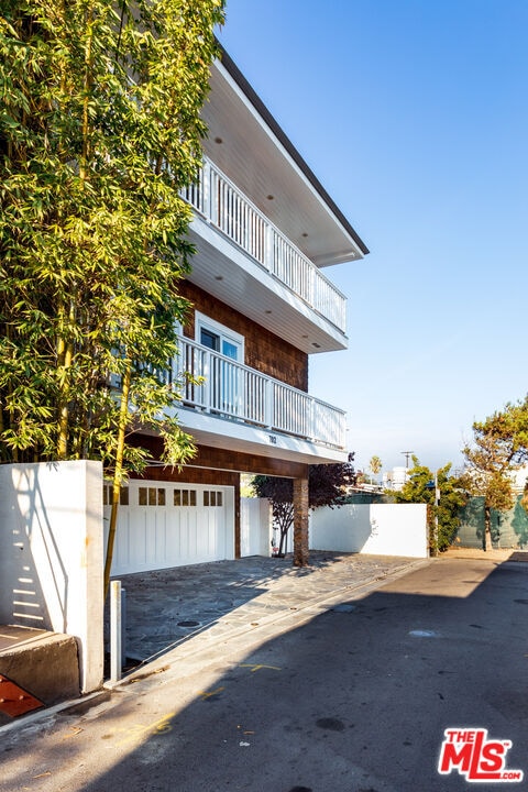 Building Photo - 702 Pacific Ave