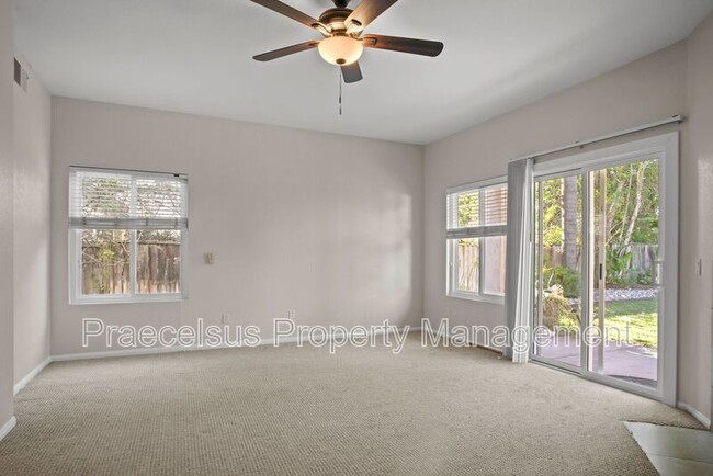 Building Photo - 500 Zinfandel Terrace