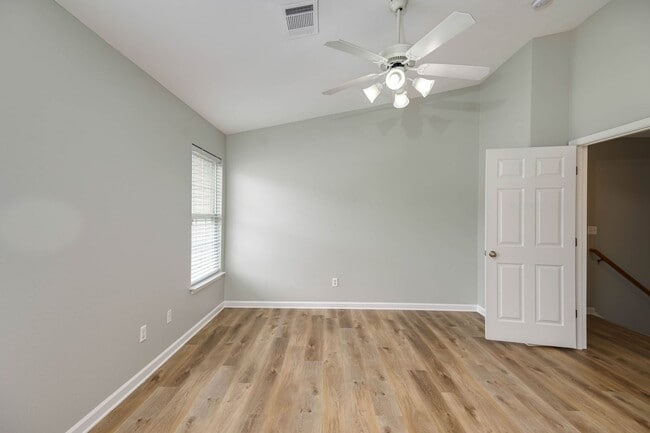 Building Photo - Lee Crossing Neighborhood, Easy access to ...