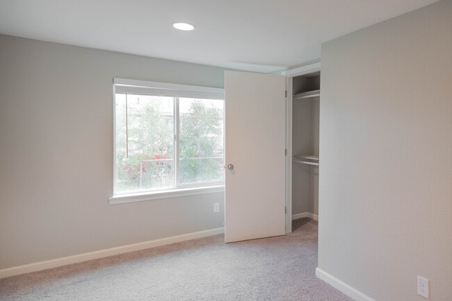 Building Photo - Remodeled home! Granite! SS Appliances!