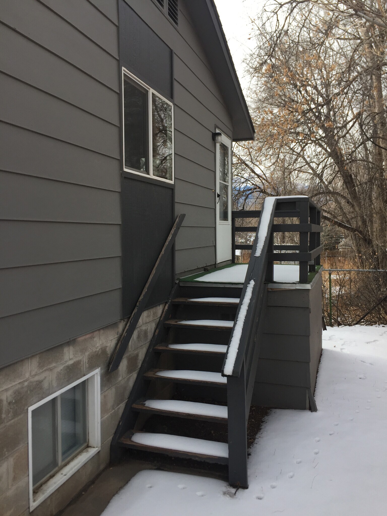 Rear Entry/Deck - 2604 Tremont St