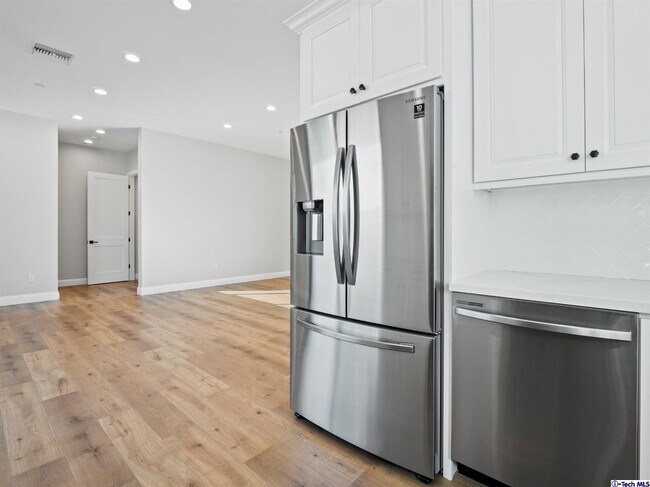 Building Photo - 214 N Orchard Dr