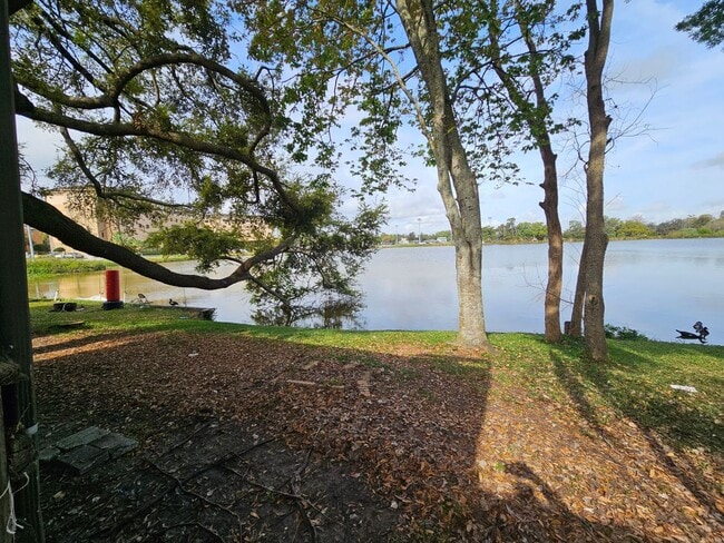 Building Photo - 907 Buttercup Dr