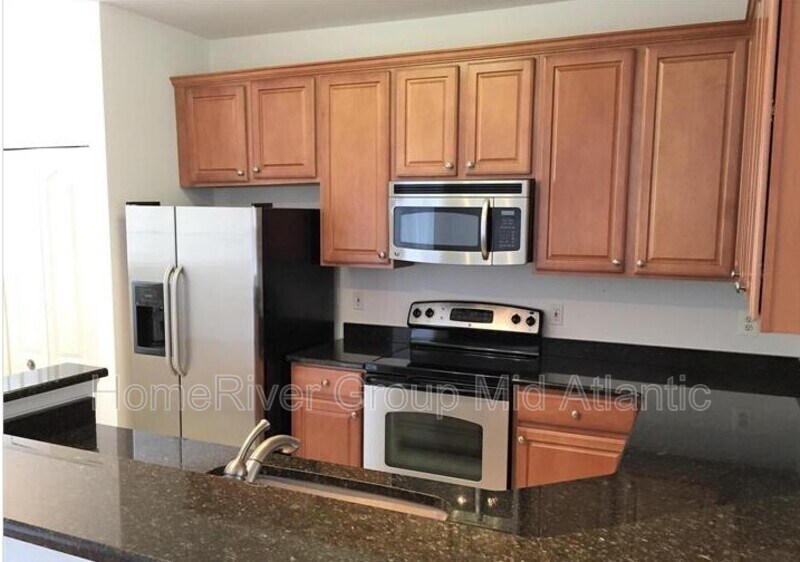 Building Photo - 545 Ensemble Ct